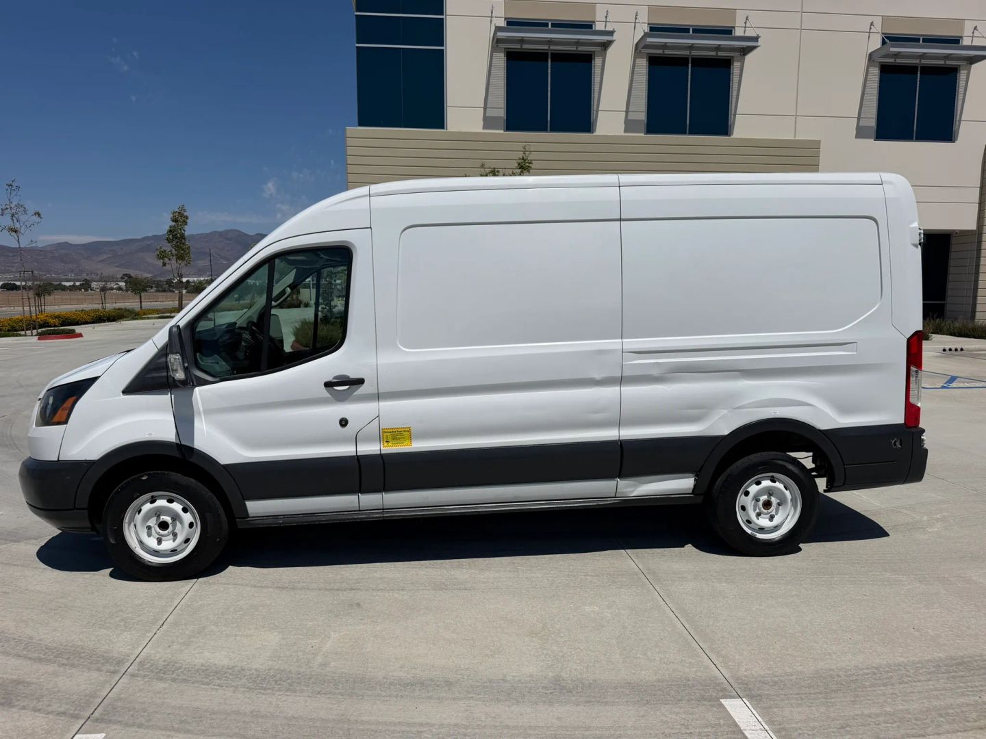 ford transit van 2018 1FTYE2CM7JKB52586 image ford transit van 2018 1FTYE2CM7JKB52586 image
